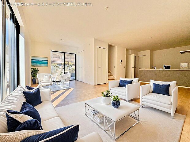 LDK広々21.6帖。リビングイン階段を採用した間取り。※現況の物件写真に、ＣＧによる画像処理がされています。