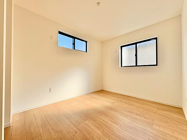 季節ごとに壁飾りや家具の配置を変えて楽しんでみませんか。