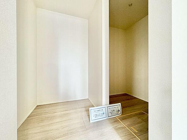 多用途に使えるフリースペースとたっぷり収納できるWIC付きです。