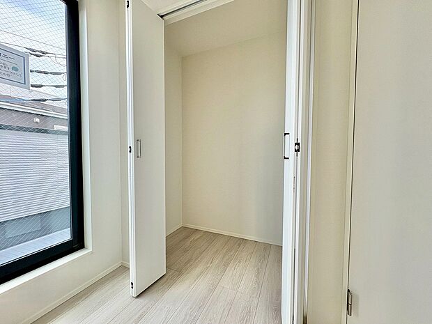 機能的な収納を配置して、片付いた空間を維持できそう。