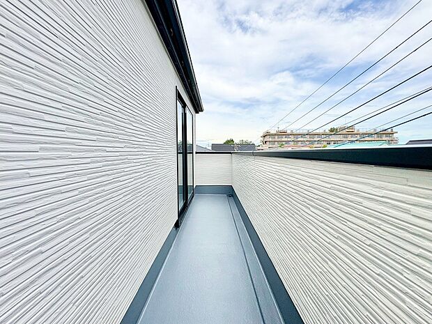 2階と3階にバルコニーを設け、洗濯物が多い日も安心です。