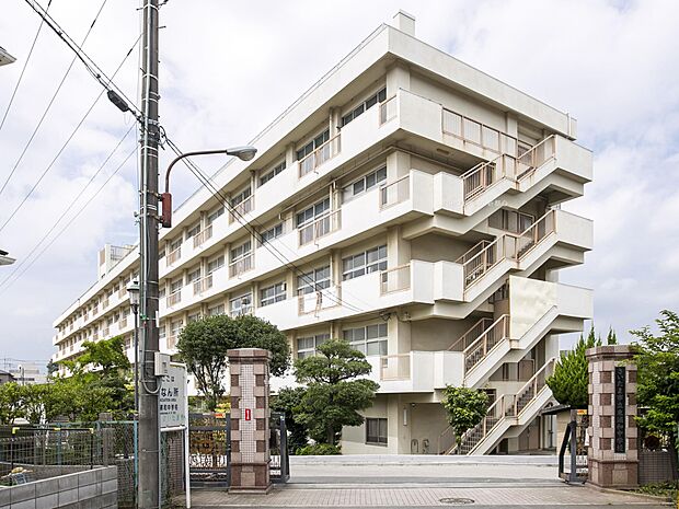 東浦和中学校まで約1200m