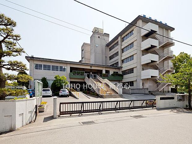 新栄中学校まで約1600m