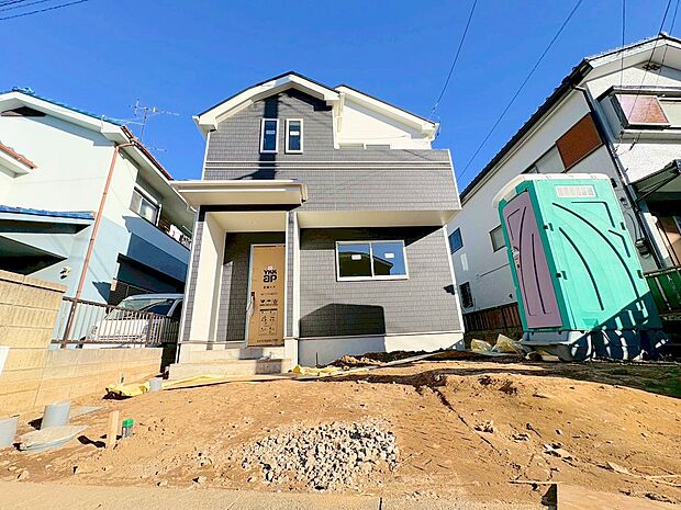 岩槻駅徒歩19分の立地。南向き17帖のLDK。豊かな光と風を運んでくれるわが家自慢の場所。(令和7年12月 撮影)