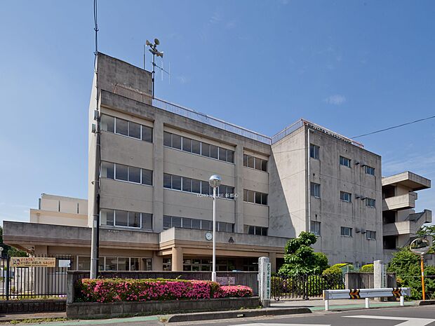 柏崎小学校まで約1440m