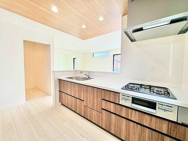 大型のパントリーは非常食の備蓄や、いざという時の備えにも安心です。