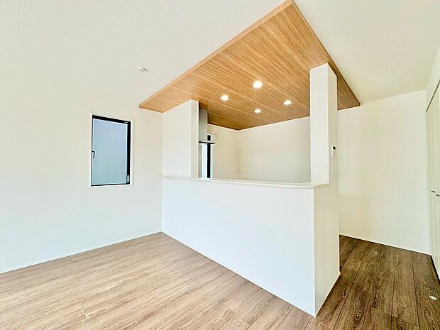 明るい印象のダイニング。食事の時間がもっと楽しくなりそうです。