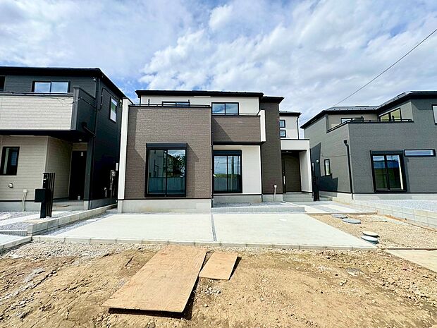 敷地面積は広々47坪、南向きにつき陽当たり良好です。