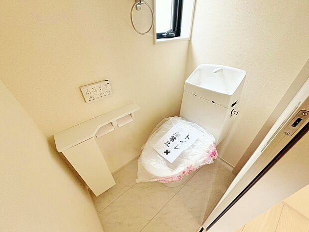 清潔感あるホワイト調のクロスで落ち着いた雰囲気を創り上げました。