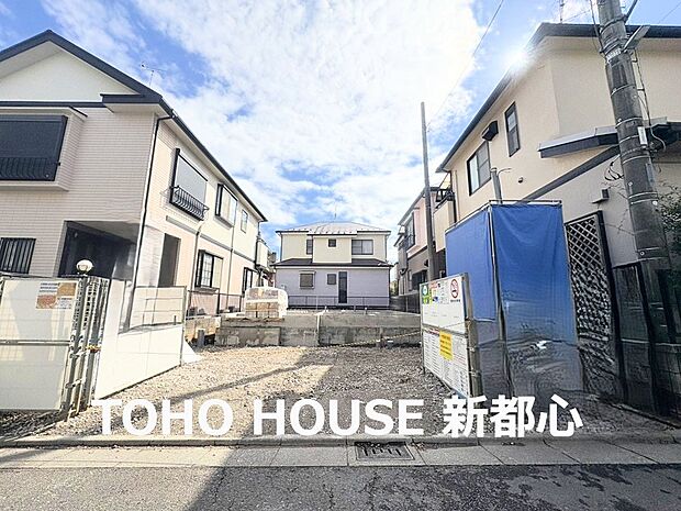 小・中学校まで徒歩7分以内でお子様の通学も安心です。(令和7年10月 撮影)