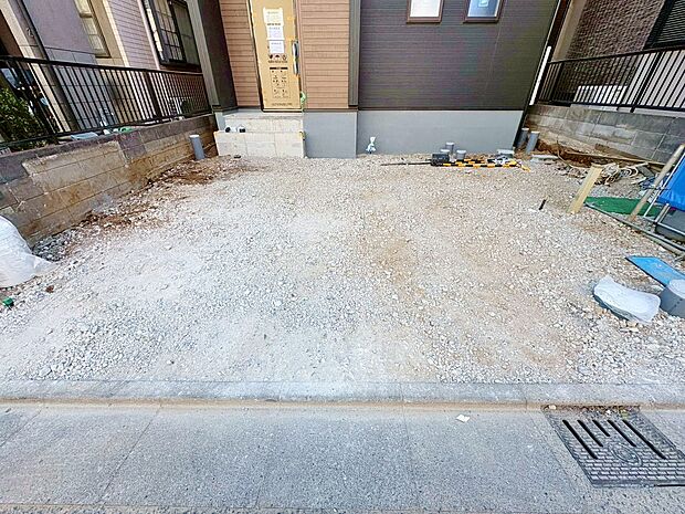 カースペースには並列で2台駐車可能です。(令和8年1月 撮影)