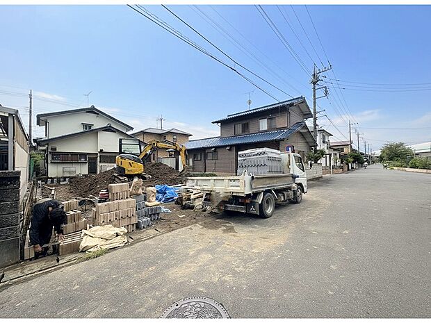 並列で2台駐車可能なカースペースです。(令和7年9月 撮影)