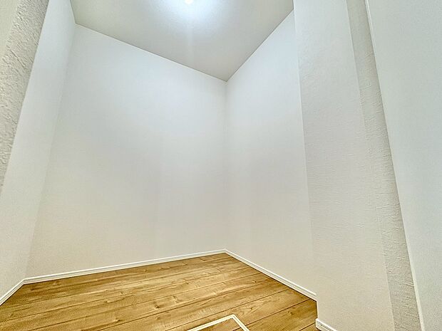 季節別に衣類を保管できるWICなら、面倒な衣替えの手間も省けます。