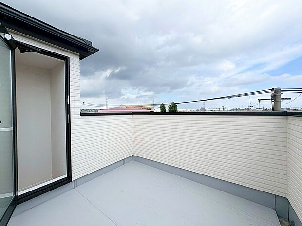 広々としたルーフバルコニーです。