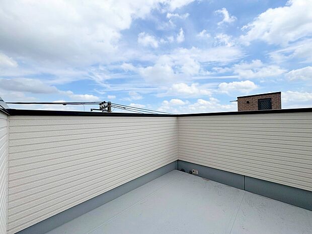 通風・採光にも優れ、心地よい光と風があふれています。