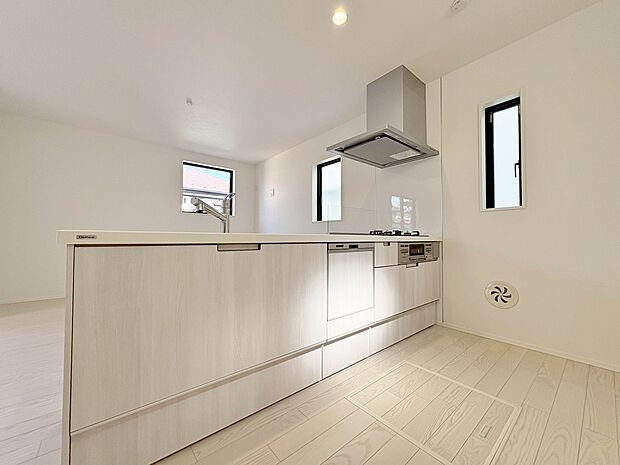 こだわり抜いたキッチンは居心地の良さだけでなく、統一感ある空間に仕上げました。