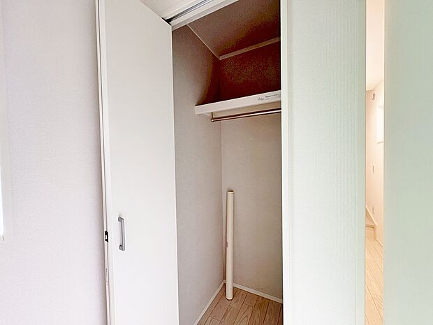 奥行きのあるクローゼットを採用しました。