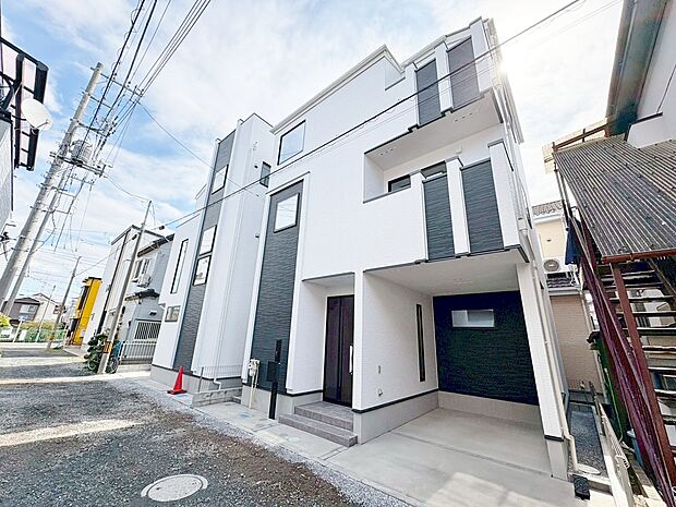 洗練されたデザインの外観が街並みに彩りを演出します。