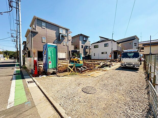 外構を美しく飾るのも戸建住宅ならではの愉しみ。(令和7年9月 撮影)