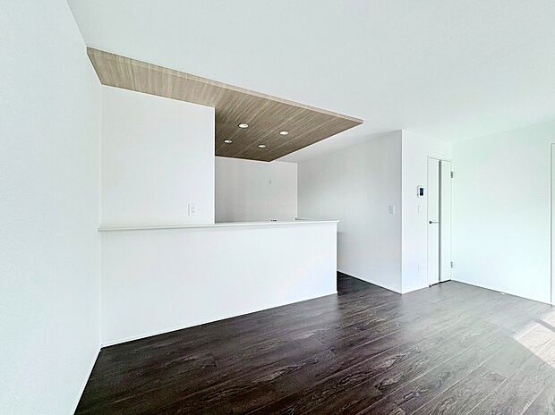 明るい印象のダイニング。食事の時間がもっと楽しくなりそうです。