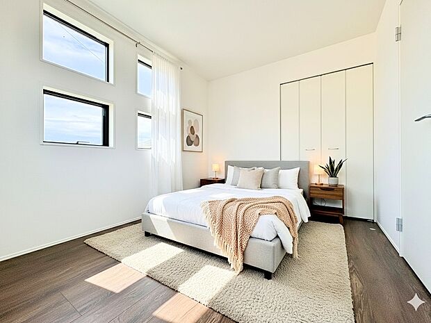 日々の疲れを癒すシンプルながらも洗練されたベッドルーム。※現況の物件写真にCGによる画像処理がされています