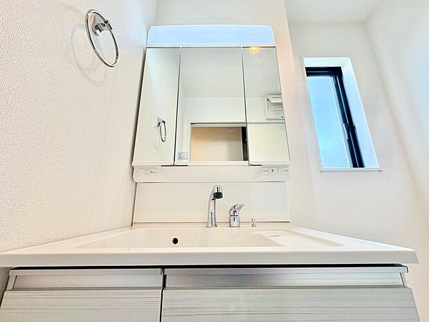 水回りはシンプルにホワイトで統一しました。