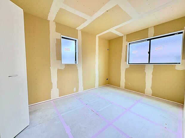 2階居室は全居室6帖以上、バルコニーを二面確保しています。(令和7年10月 撮影)