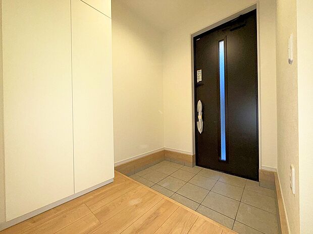 「行ってきます」と「ただいま」はこの玄関から始まります。