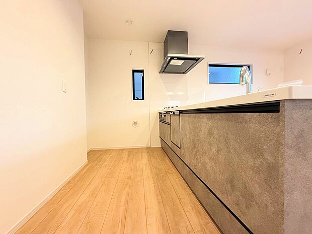 家族とのコミュニケーションを楽しめる対面キッチン。