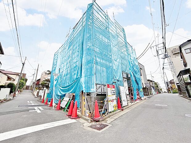 リビングには床暖房を完備し、寒い季節も快適に過ごせます。(令和7年11月 撮影)