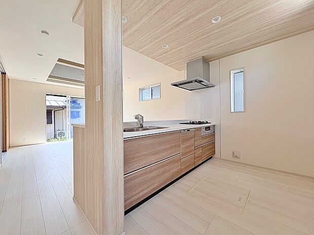 明るく開放的な空間が広がる、キッチン・ダイニング・リビング。