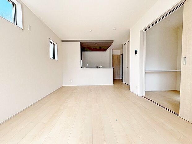 リビングと続き間洋室のある使い勝手の良い間取り。