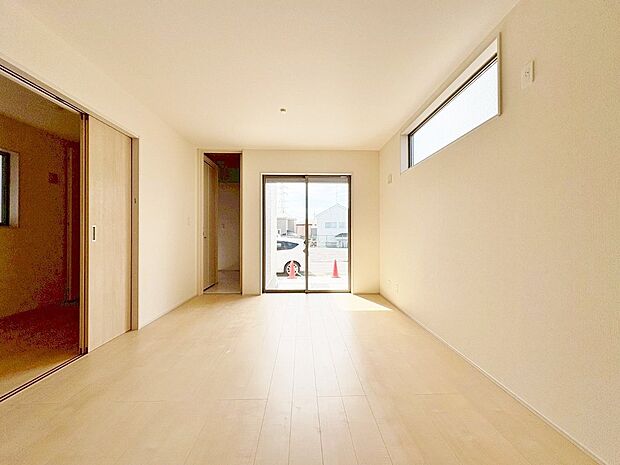 コミュニケーション動線に配慮したリビングイン階段を採用。