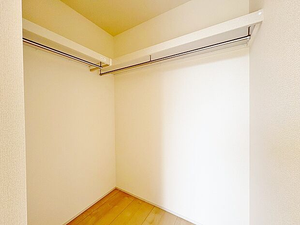 衣替えの手間が省ける大容量のWICです。