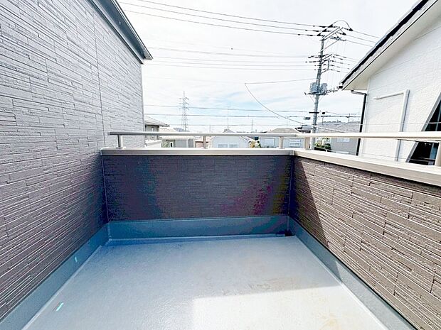 陽当たりの良いバルコニーを2ヶ所設けました。