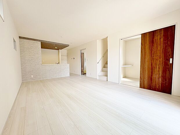 LDK18帖＋続き間洋室3帖の広々空間。