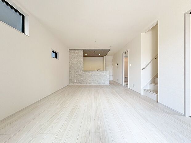 自然と家族のコミュニケーションが生まれるリビングイン階段を採用。