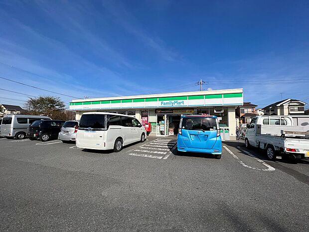 ファミリーマート上尾中妻五丁目店まで約500m