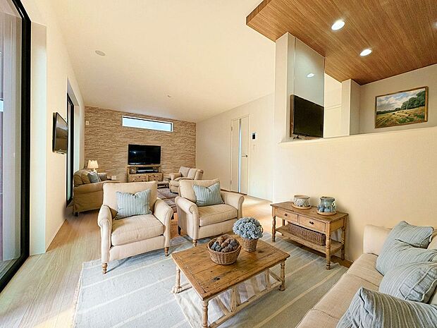 豊かな光が差し込む南西向きのLDK。※現況の物件写真にＣＧによる画像処理がされています。