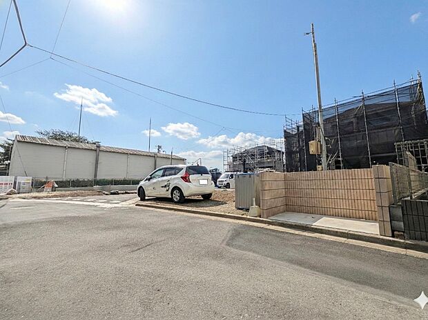 主寝室にはWIC付き。土間収納やリネン庫など豊富な収納も魅力。(令和7年12月 撮影)