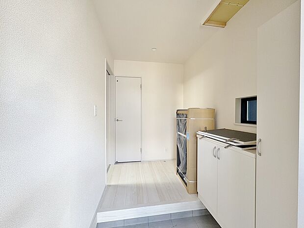 ドアを開けた瞬間、そのきらびやかさに感動する空間。(令和7年12月 撮影)