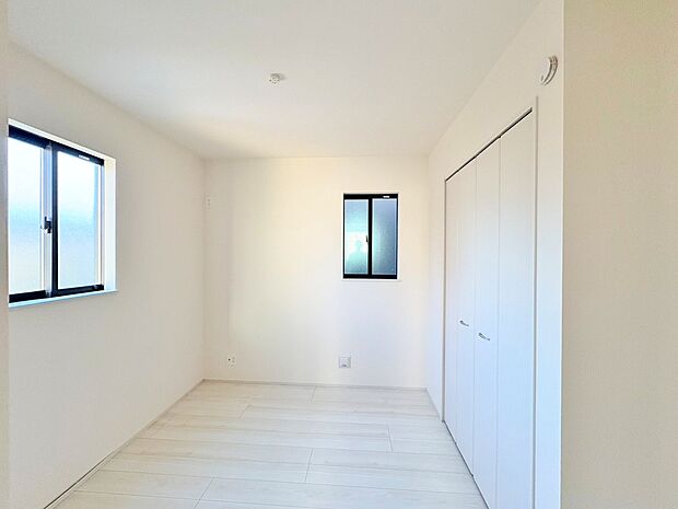 2階は全居室二面採光、全居室に収納を完備したストレスフリーなお住まいです。