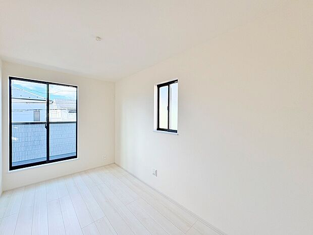 二部屋から行き来できる続きバルコニーを配置しています。