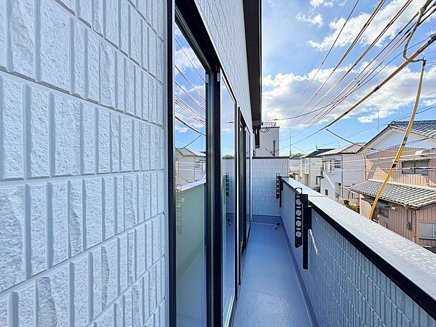 たくさんの日差しと風を受け洗濯物もすぐに乾きそう。