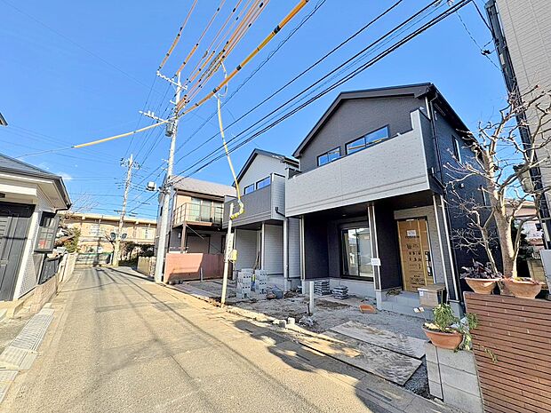 スーパーまで徒歩圏内で買い物にも便利な立地です。(令和7年12月 撮影)