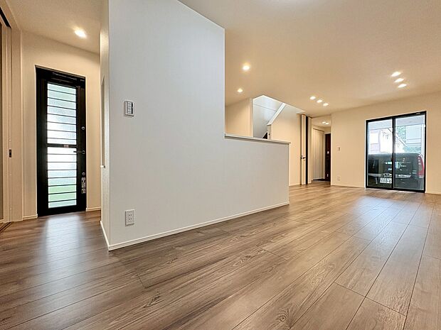 キッチンはアイランド型を採用することで動線の良いつくり。