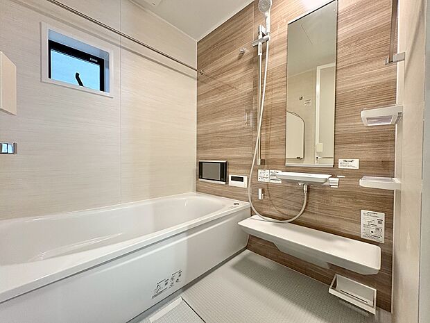 浴室テレビ付きですので、癒しの時間をより快適にお過ごしいただけます。