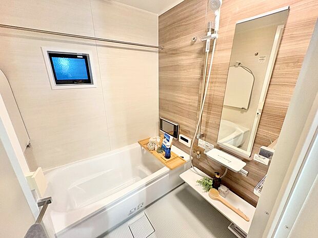 浴室テレビ付きですので、癒しの時間をより快適にお過ごしいただけます。