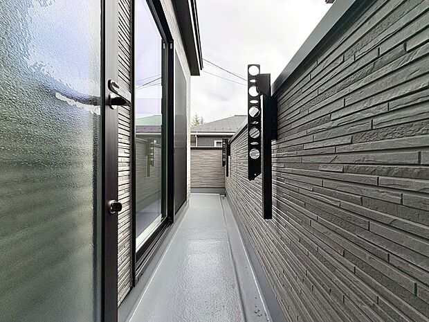 心地よい陽光や風を感じられるバルコニーを確保しました。