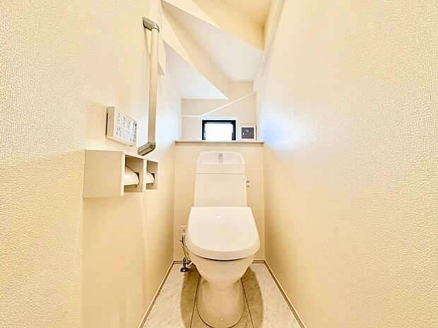 白を基調に飽きのこない空間は、質感豊かな仕上がりです。